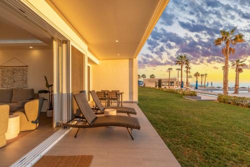 Encantame Towers First Floor Steps from Pool – khách sạn tại Playa Encanto