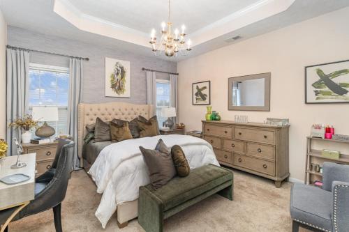 Stylish 2BR Townhome w Garage & Patio Perfect for Stays or Assignments - image 14