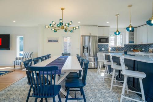 The Blue Sapphire on Mineola Bay 3BR 3BA Luxury Lakefront Home on Mineola Bay Stunning Views on Chai in Johnsburg (IL)