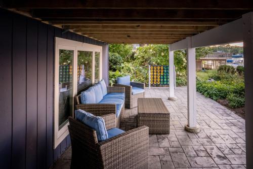 The Blue Sapphire on Mineola Bay 3BR 3BA Luxury Lakefront Home on Mineola Bay Stunning Views on Chai in Johnsburg (IL)