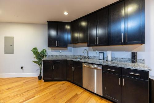 NEW -Entire Place-Laundry In Unit -Family Friendly in ซอเมอร์วิล (MA)