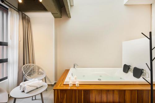 cadă fierbinte, Hotel Attic 33 in Medellín