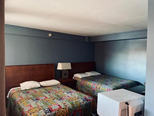 Skylark Motel - image 10