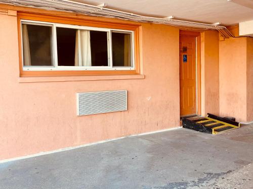 Skylark Motel – Chicago, IL