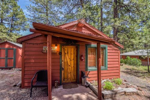 Facilities, Rustic Adventure w Historic Log Cabin Forest Views 20 minutes from Flagstaff Now with Wi-Fi in Parks