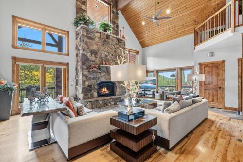 Stunning 6BR Lodge w Beautiful Mt Quandary Views – khách sạn tại Sông Blue