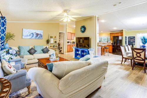 Lake Livingston Home with Dock and Deck! in Huntsville, USA
