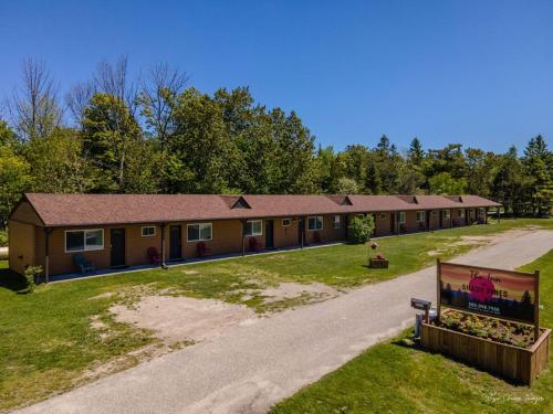 The Inn at Shady Pines 2
