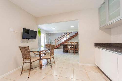 廚房, Casa com Jardim e Acesso à Praia BB3475 (Casa com Jardim e Acesso a Praia BB3475) in 莫霍達斯佩德拉斯