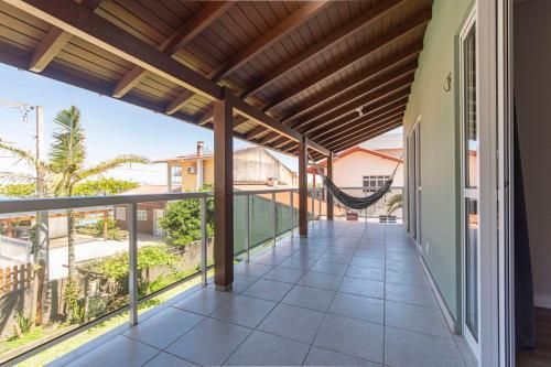 陽台/露台, Casa com Jardim e Acesso à Praia BB3475 (Casa com Jardim e Acesso a Praia BB3475) in 莫霍達斯佩德拉斯