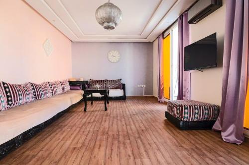 L'Andalou -3 bedrooms with Parking in Downtown