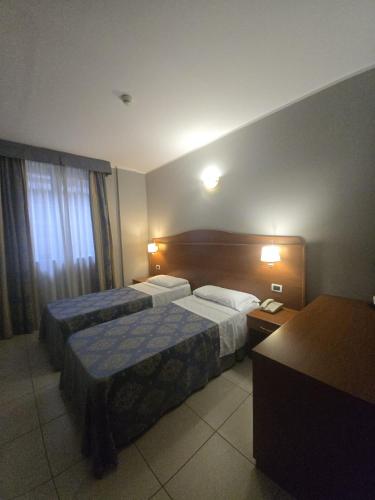 2 twin beds