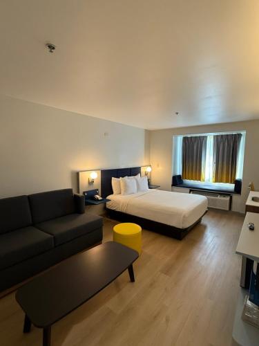 Microtel Inn and Suites Baton Rouge Airport - image 12