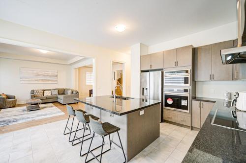 Very Modern New Luxury House in RichmondHill in 里士滿希爾