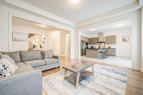 Very Modern New Luxury House in RichmondHill in 里士滿希爾