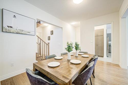 Very Modern New Luxury House in RichmondHill in 里士滿希爾