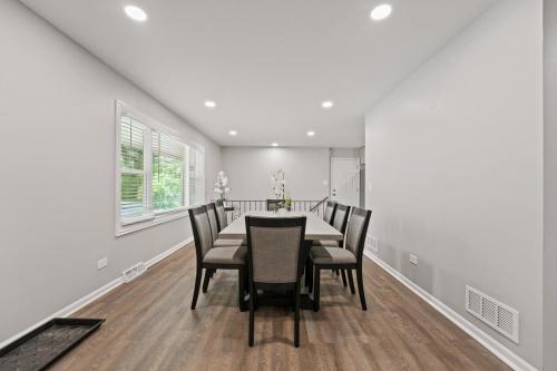 Exceptional Willowbrook Retreat in Darjena (IL)