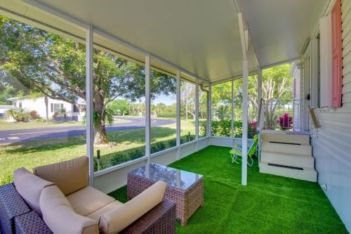 . Sebastien Cottage w/ Screened Porch, 5 Mi to Beach