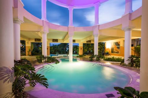 The Signature Level at Grand Palladium Lady Hamilton Resort & Spa - All Inclusive in Montego Bay