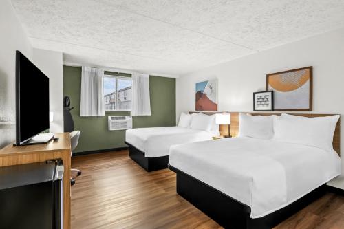 2 double beds