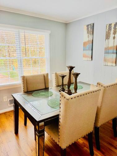 Létesítmények, Midtown 2BR Townhouse | Walk to Park, Sleeps 6+ in Ansley Park