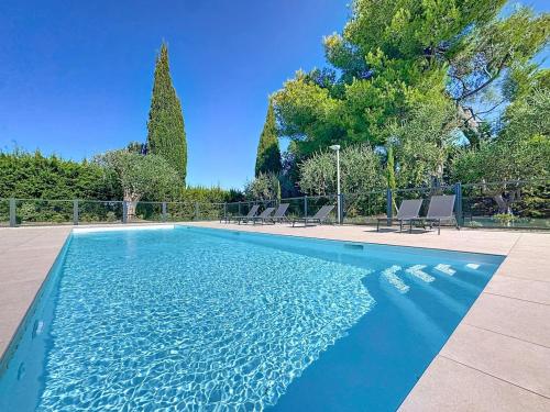 Comfort and relaxation in a residence with a pool in Saint-Isidore