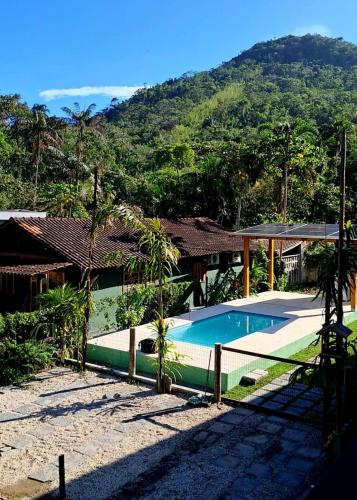 Praia de Itamambuca piscina e ar 400m da Praia e Rio – khách sạn tại Praia de Itamambuca