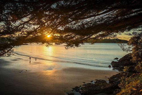 Little Oneroa Beach Bach in Waiheke Island