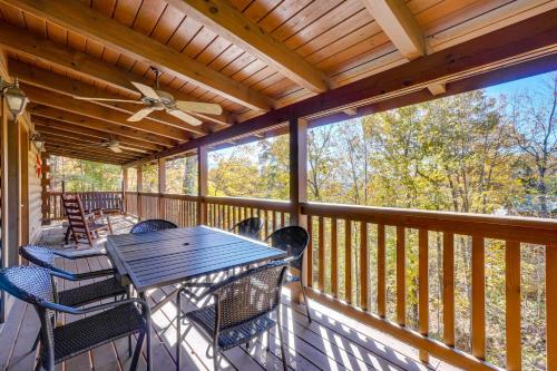 Private Hot Tub! Pet-Friendly Cabin 4 Mi to GSMNP in Zion Grove (TN)