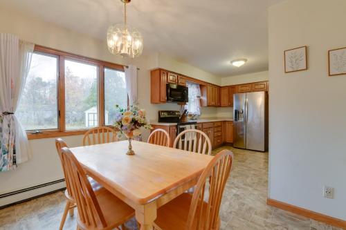 15 Mi to Cochran's Ski Area: Cozy Home w/ Yard! in Essex (VT)