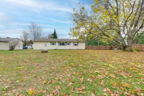 15 Mi to Cochran's Ski Area: Cozy Home w/ Yard! in Essex (VT)