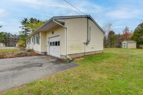 15 Mi to Cochran's Ski Area: Cozy Home w/ Yard! in Essex (VT)