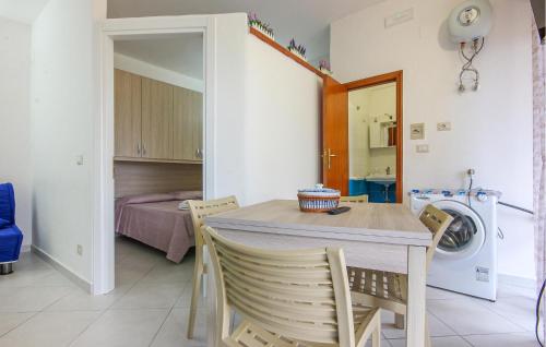 1 Bedroom Awesome Apartment In Casal Velino in 阿斯瑪麗娜
