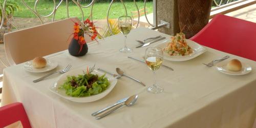 Varanda/terraço, Dutchess Hotel and Restaurant in Fort Portal
