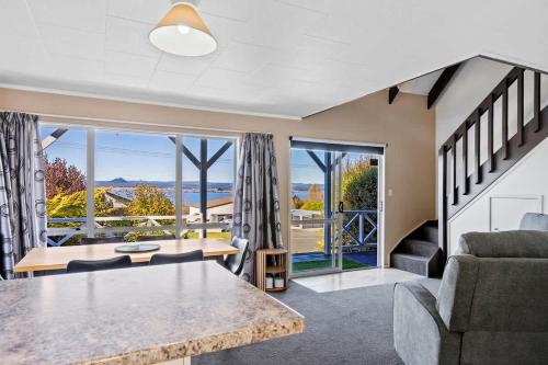 Wakeman Cottage - image 2