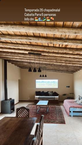 Casa entre el campo y el mar