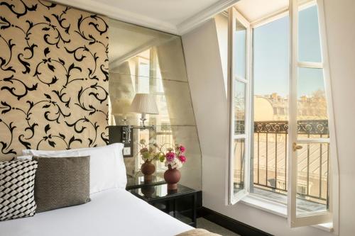 Castille Paris - Starhotels Collezione Room Type - Deluxe Room
