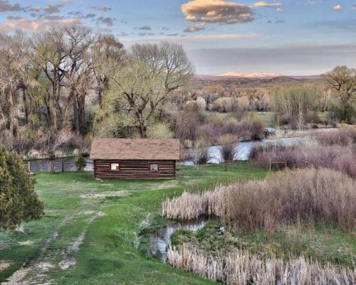 A szálláshely kívülről, Stunning Cottage with Fire Pit in Saratoga, Wyoming in Saratoga (WY)