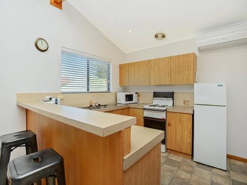 Unit 2 16 Strangways - Ocean Views - No Linen Included in Πορτ Έλιοτ