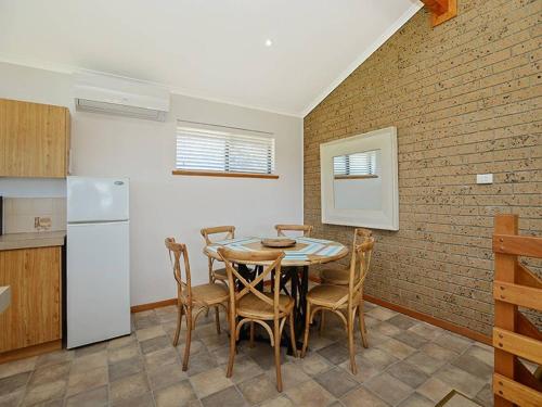 Unit 2 16 Strangways - Ocean Views - No Linen Included in Πορτ Έλιοτ