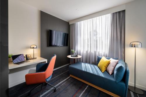 room detail thumbnail 2
