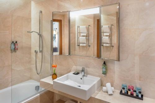 room detail thumbnail 2