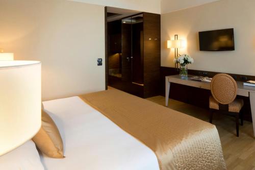 1 king bed, 1 twin bed
