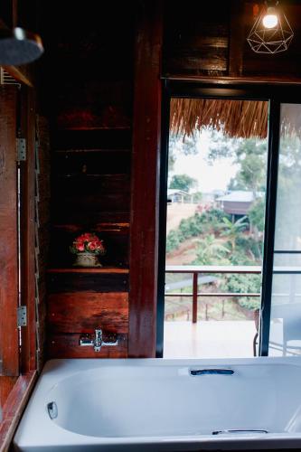 Facilities, Mae Buya Coffee Farm Stay near Romeyen original