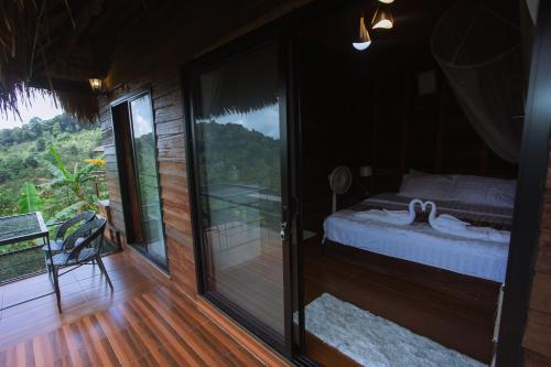 Balcony/terrace, Mae Buya Coffee Farm Stay near Romeyen original