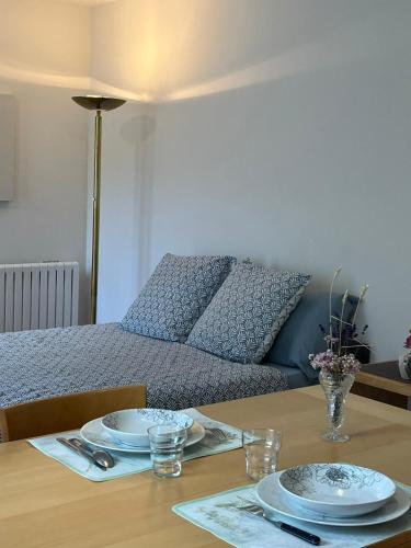 Studio renove avril 2024 wifi et parking in Le Port Marly