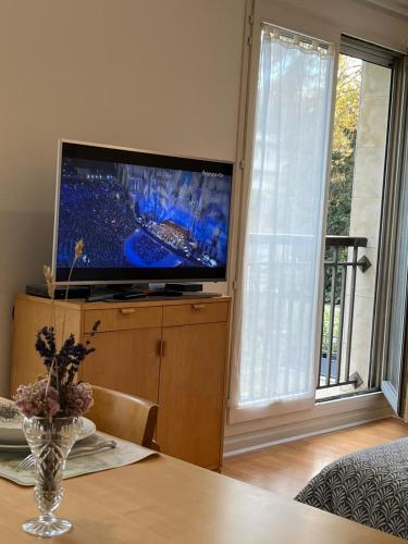 Studio renove avril 2024 wifi et parking in Le Port Marly