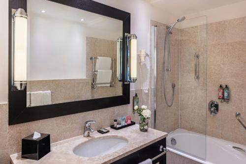 room detail thumbnail 2