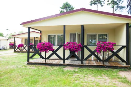 2 bedrooms, 4 beds