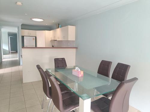Budget Queen Room - 49a4 in Nyugat-Sydney